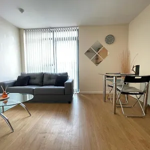 1 Bed Modern With Free Parking, Centre Apartment