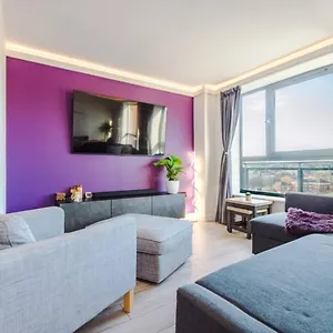 High-spec Penthouse Free Parking Space Apartment