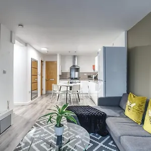 2br Centre Apt, Self Check In, Wifi, By Derbnb Apartment